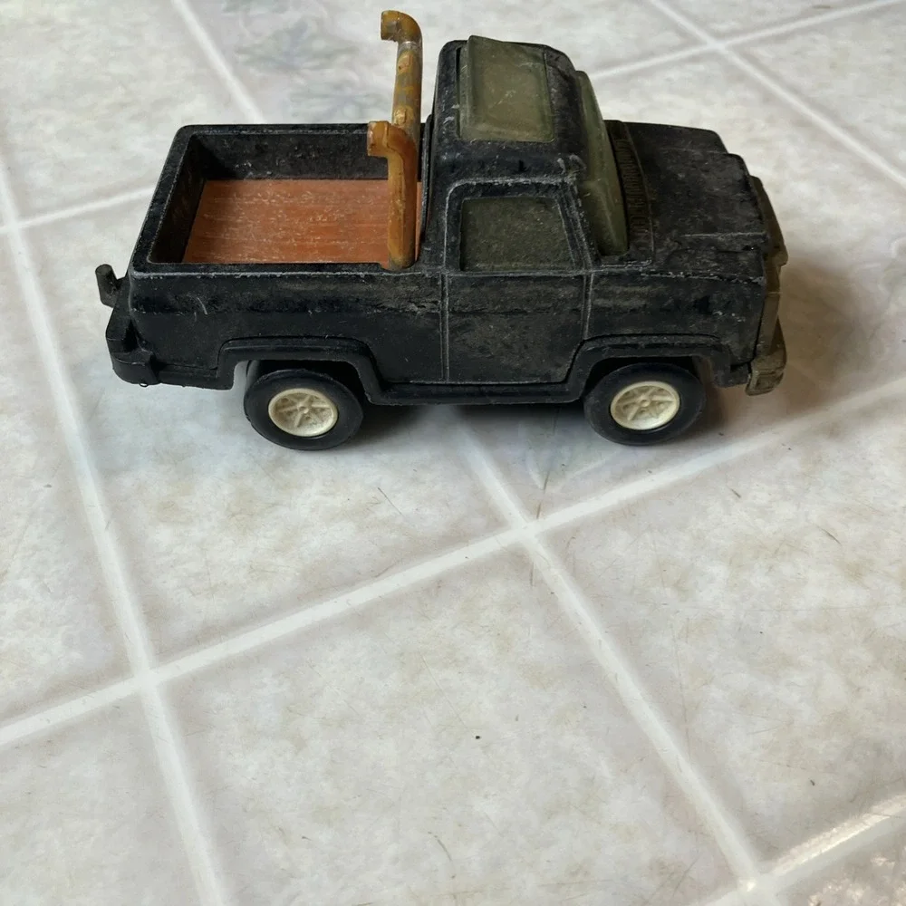 VINTAGE Metal TOY TRUCK STROMBECKER Black FORD PICK-UP Made In USA